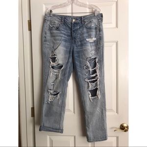 Distressed American Eagle Light Wash Jeans